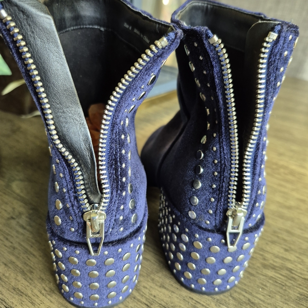 🔥 Stunning Royal Blue Velvet Studded Ankle Boots - Chic & Unique! Block Heels - Picture 9 of 11